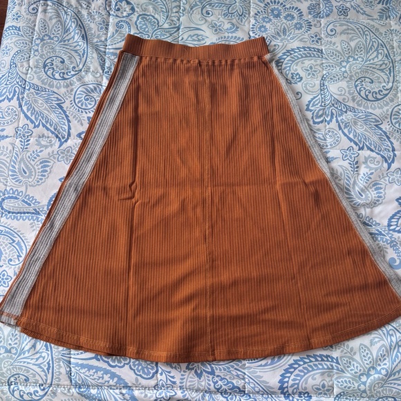 Udel New York Girls Camel Ribbed Skirt with Side Stripes Size XS NWT - Picture 3 of 6